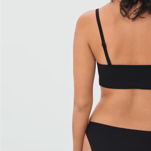 The Invisible Square Neck Bralette - Picture 2 of 4